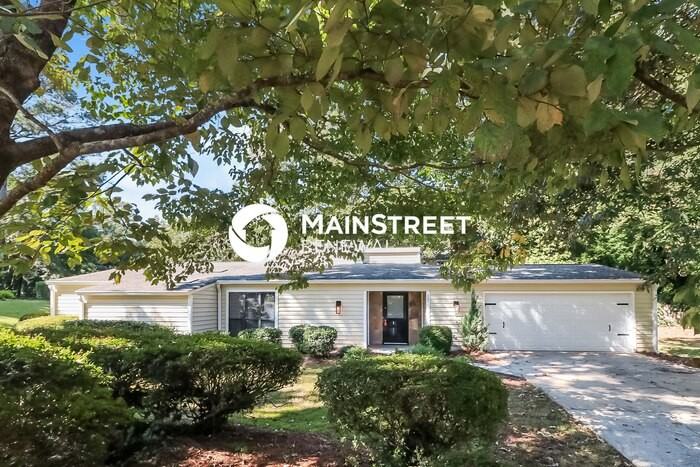 2223 N Woods Ct - Photo 2 of 16
