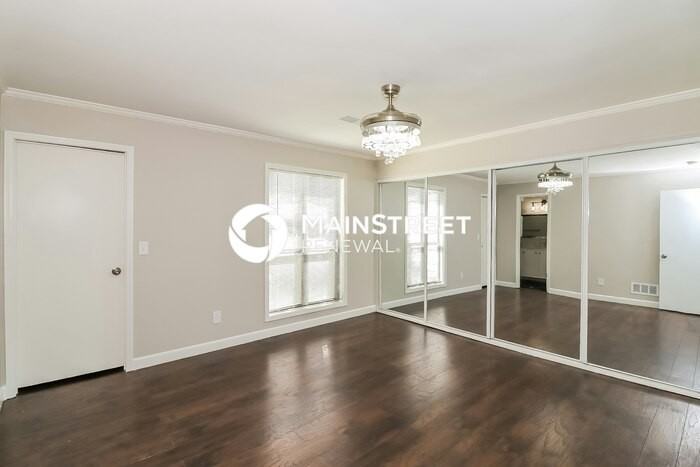 2223 N Woods Ct - Photo 3 of 16