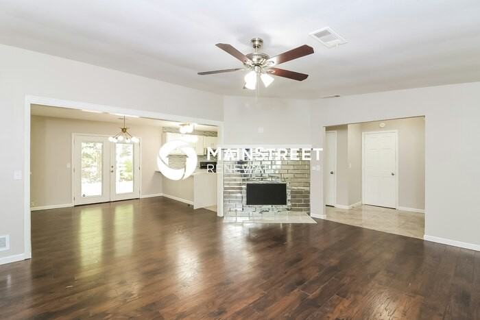 2223 N Woods Ct - Photo 4 of 16