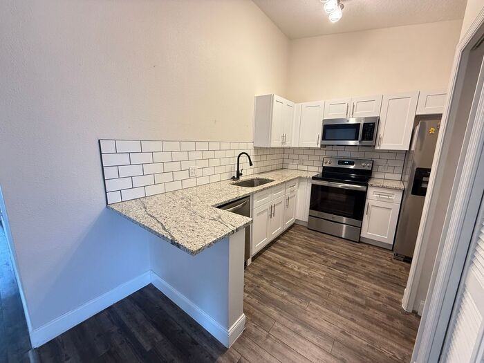 8844 Grand Palms Cir - Photo 7 of 46
