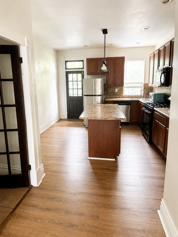4451 Oakland Ave - Photo 3 of 8