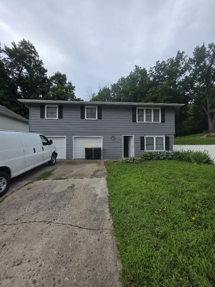 2429 Ne 38th St - Photo 2 of 20