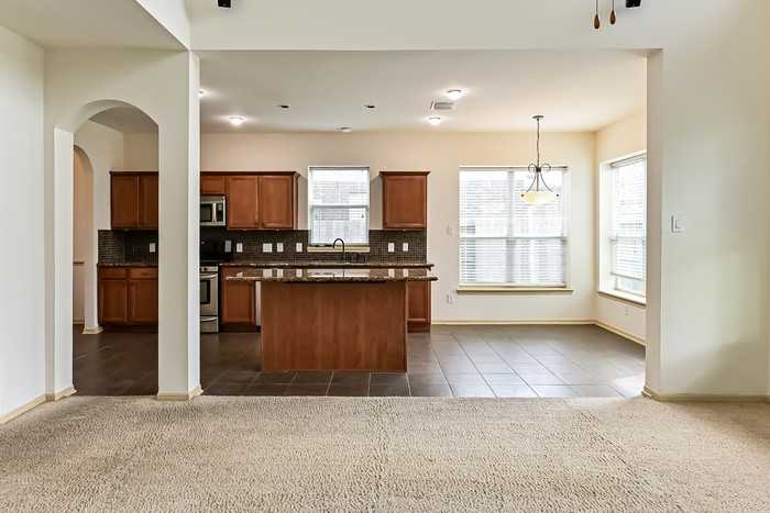 1902 Eden Glen Ln - Photo 4 of 15