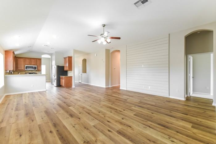 5047 Gulf Stream Ln - Photo 3 of 21