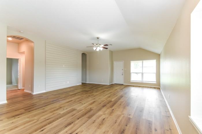 5047 Gulf Stream Ln - Photo 4 of 21