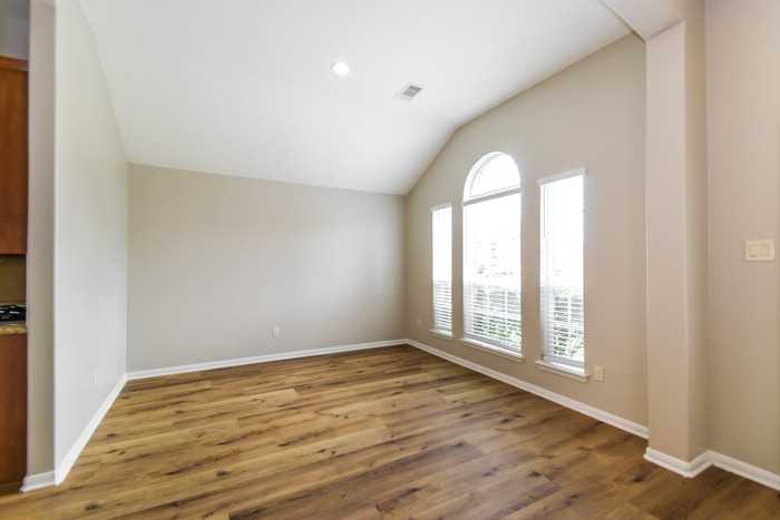 5047 Gulf Stream Ln - Photo 5 of 21