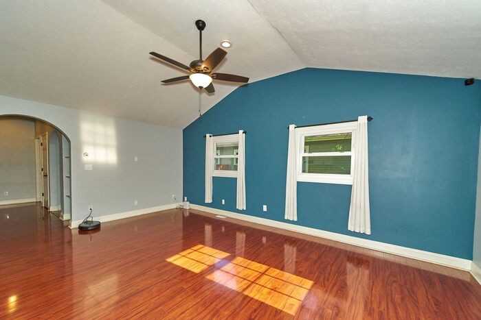 5514 Winthrop Ave - Photo 5 of 19