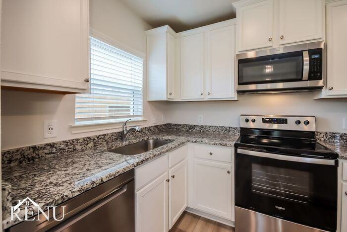 10421 Sweetwater Creek Dr - Photo 4 of 23
