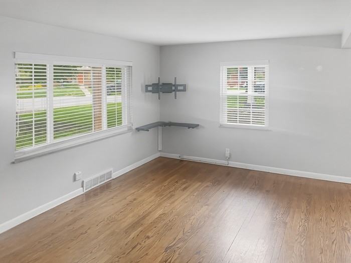 221 Sergeant Ave - Photo 2 of 27