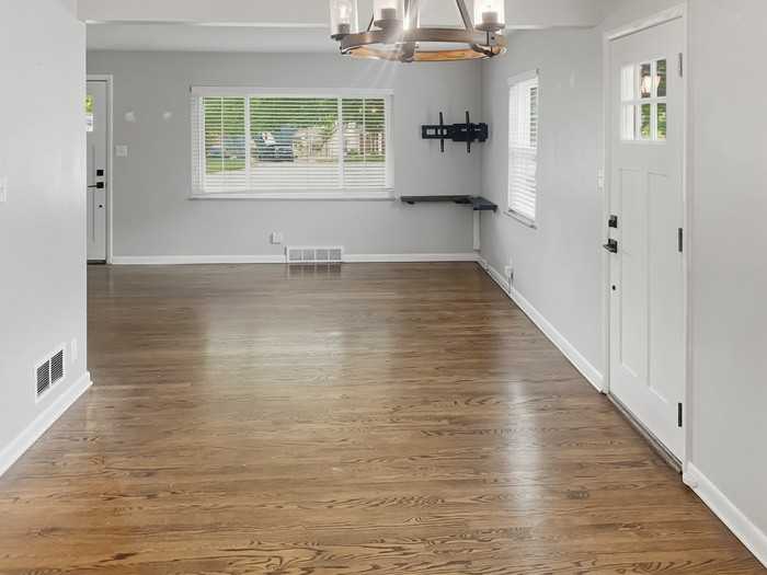 221 Sergeant Ave - Photo 7 of 27