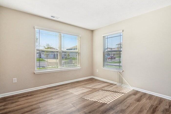663 Sandalwood Dr - Photo 4 of 34