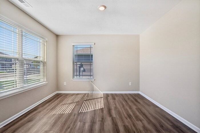 663 Sandalwood Dr - Photo 6 of 34