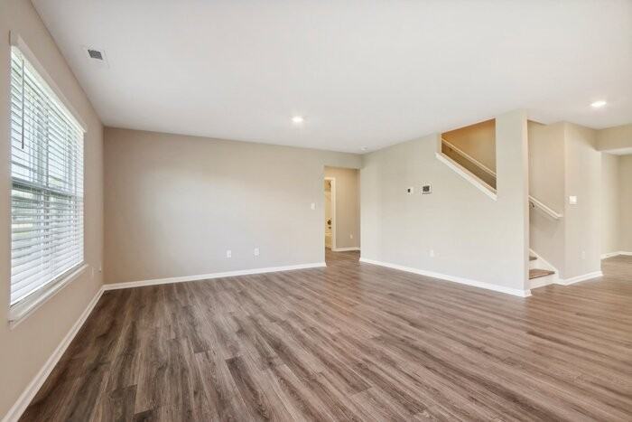 663 Sandalwood Dr - Photo 7 of 34