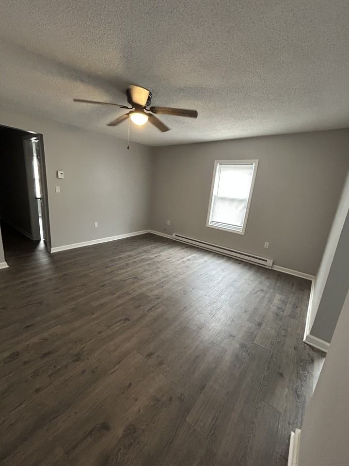 300 Main St #B - Photo 2 of 8