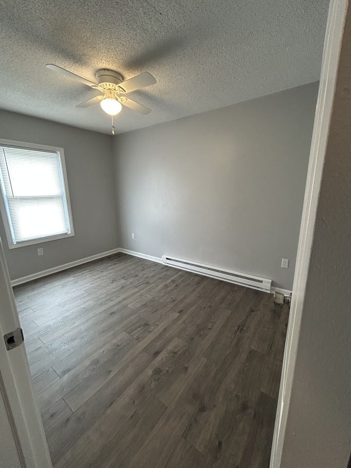 300 Main St #B - Photo 5 of 8