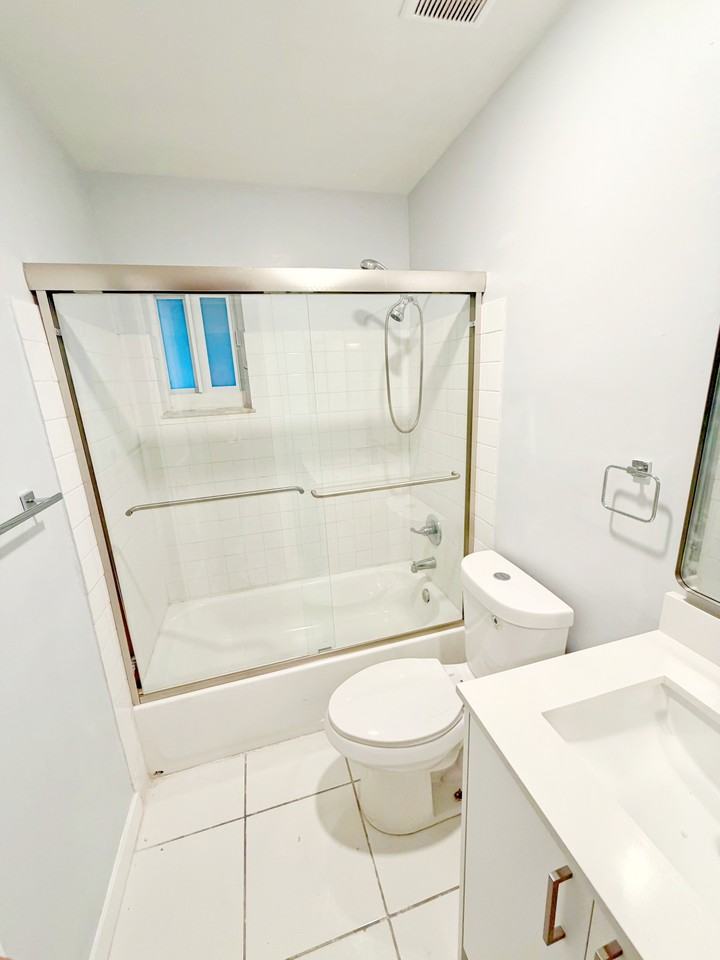 2941 Nw 195th St - Photo 5 of 8