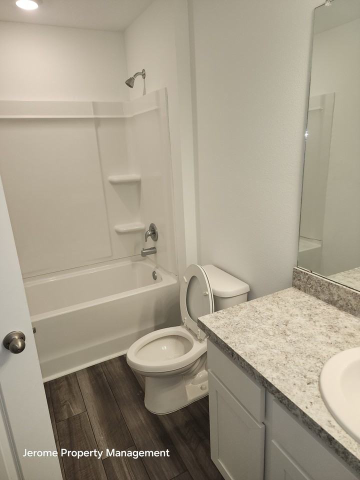 11805 Sylvia St #11805 - Photo 2 of 21