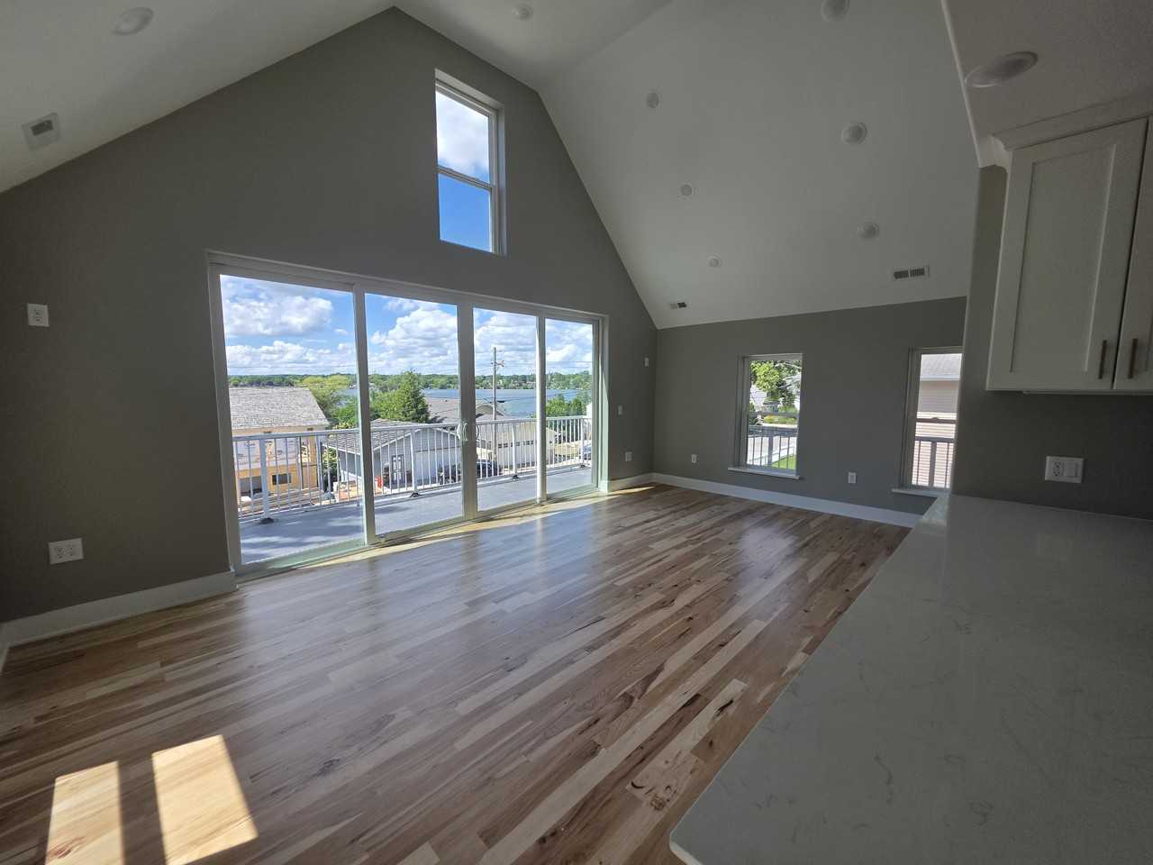 414 Park Ave - Photo 5 of 16
