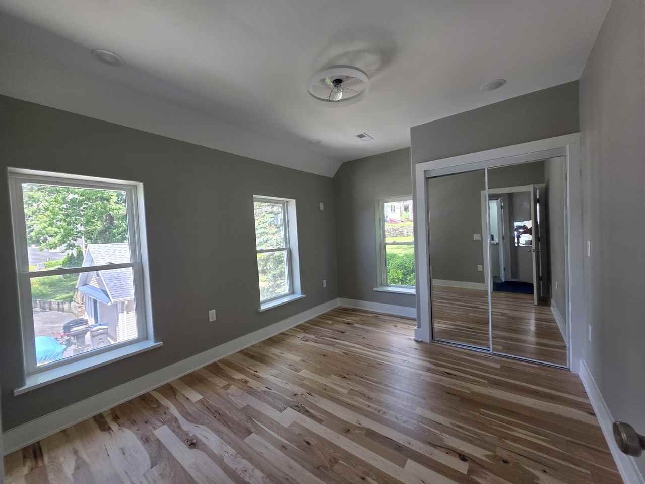 414 Park Ave - Photo 7 of 16