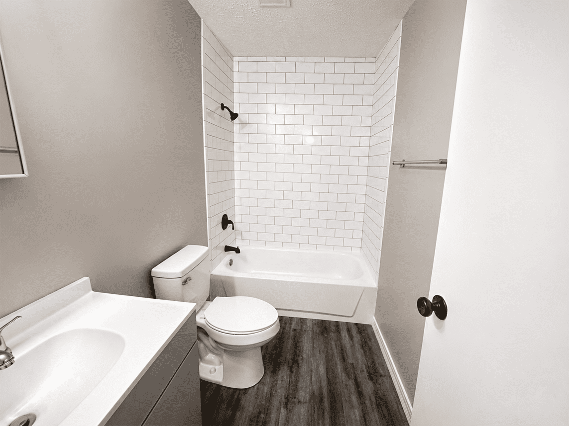 2036 Catalpa Dr #E - Photo 5 of 8