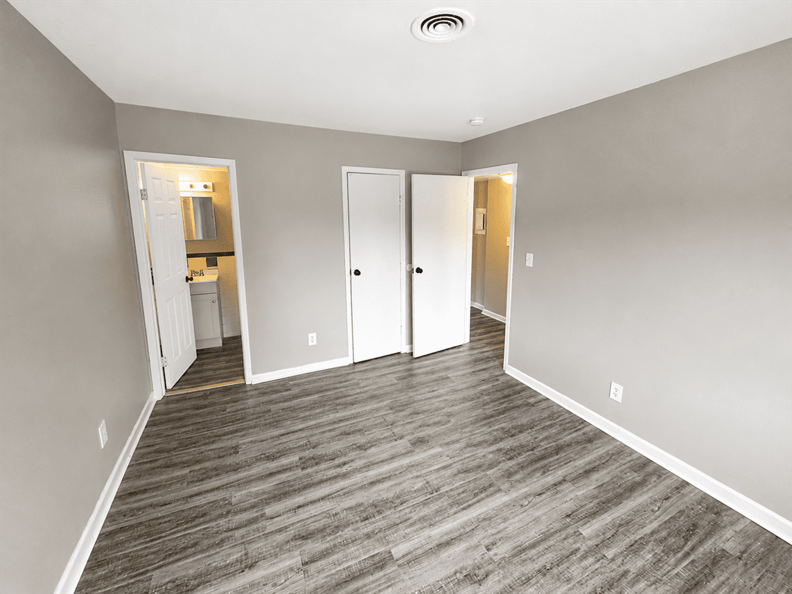 2036 Catalpa Dr #E - Photo 7 of 8