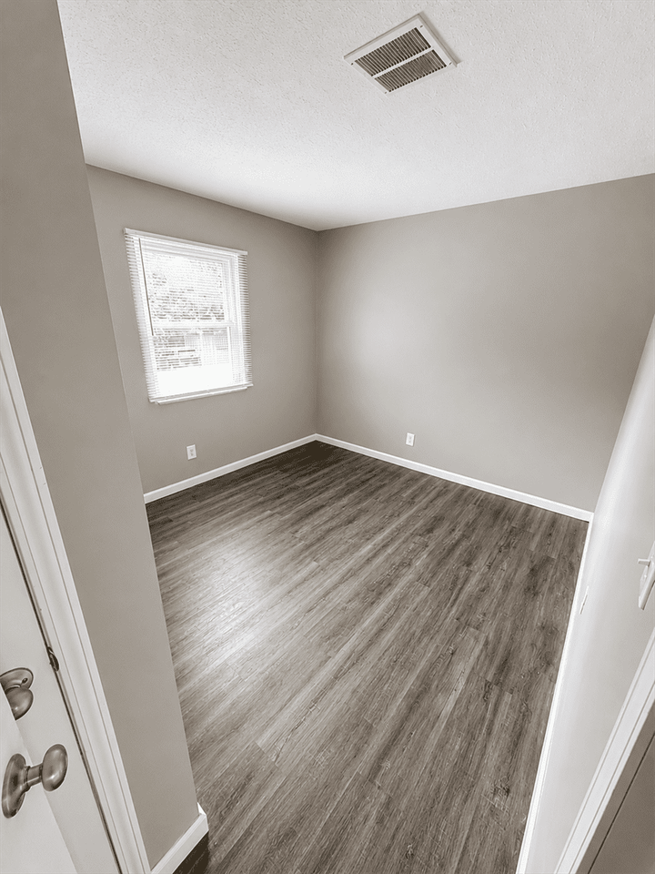 2036 Catalpa Dr #D - Photo 4 of 6