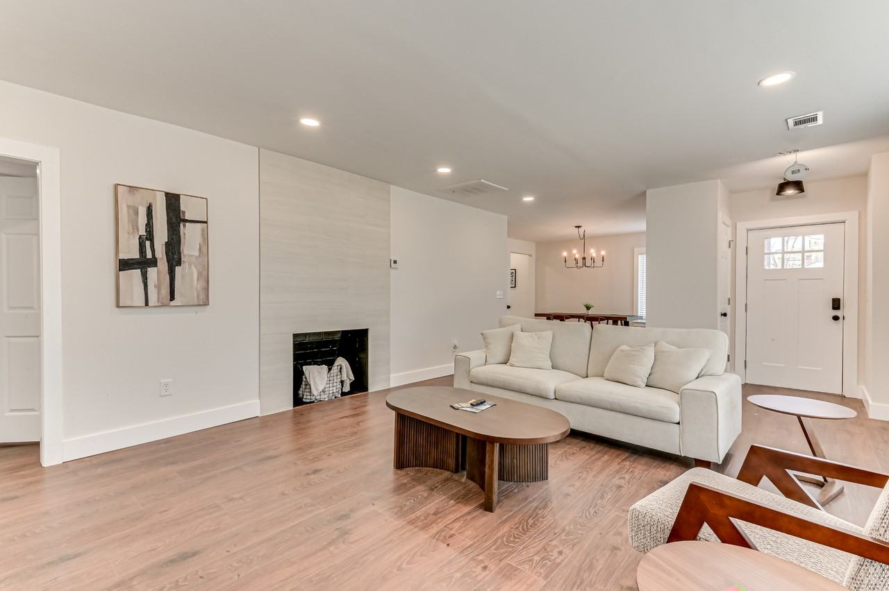 1813 Courtney Dr #NA - Photo 2 of 15
