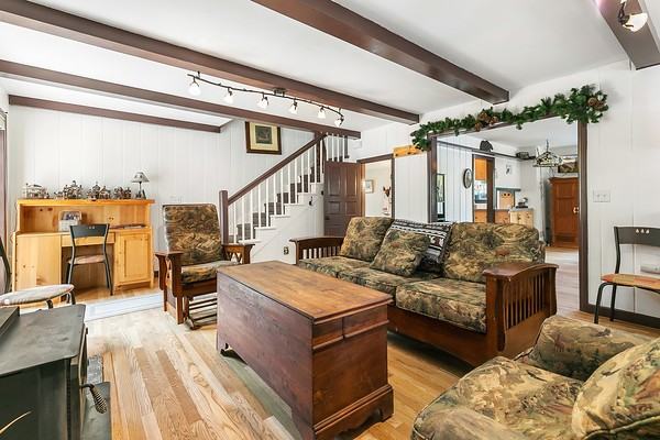 2726 View Dr #MAIN - Photo 3 of 19