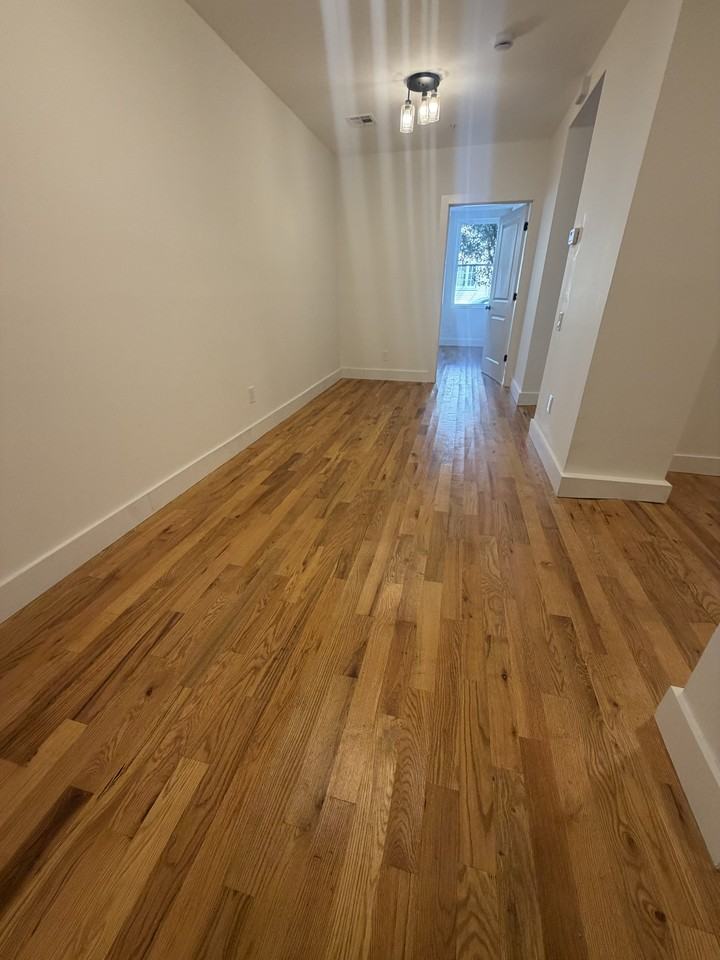 2501 West St #1F - Photo 7 of 9