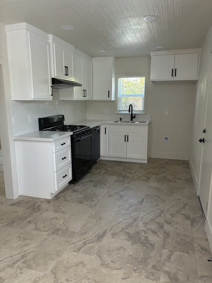 627 S Chinowth St #1 - Photo 6 of 10