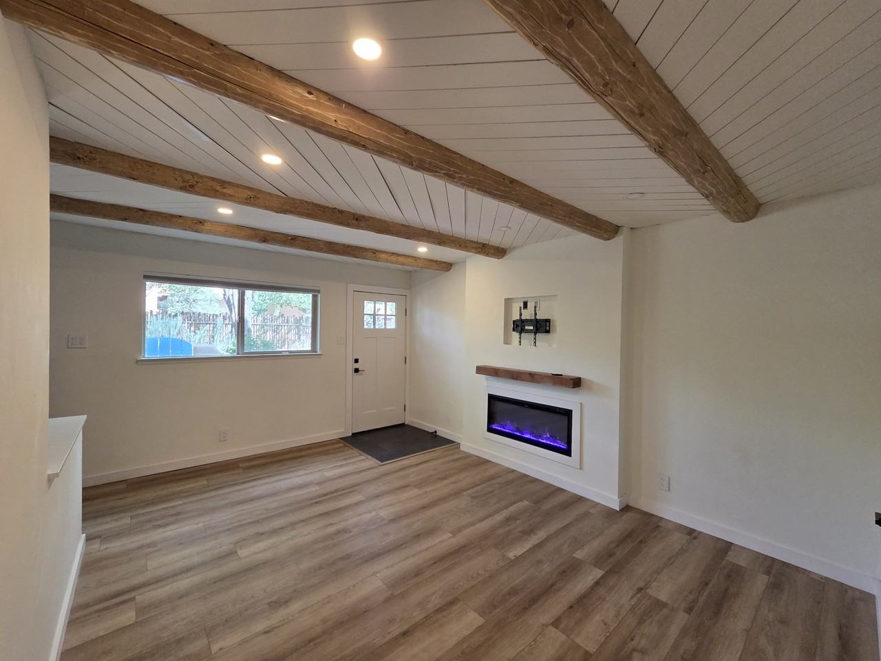 222 Hinde Pl #2 - Photo 4 of 17
