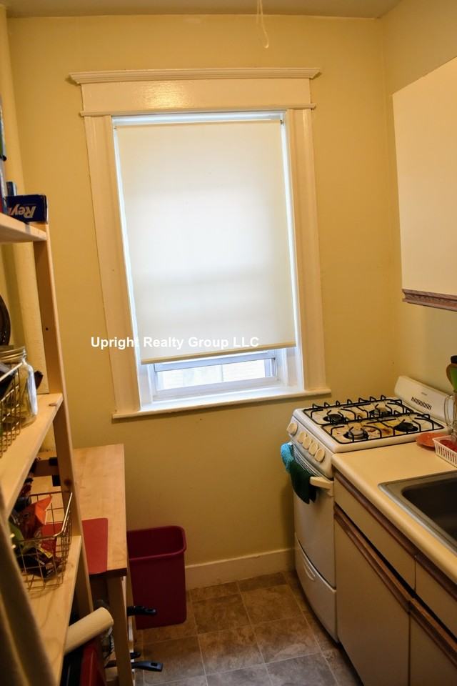 Woodstock Ave #4 - Photo 3 of 5