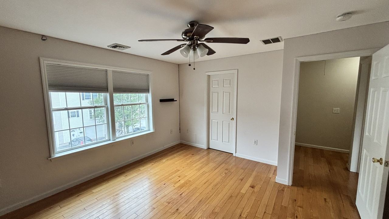 37 Glen Ave #18 - Photo 5 of 16