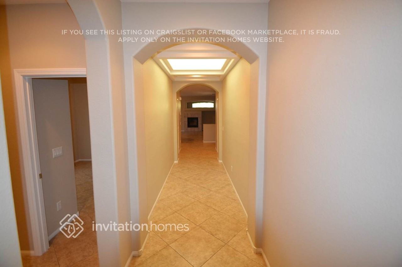 1016 Barberton Ct - Photo 3 of 10