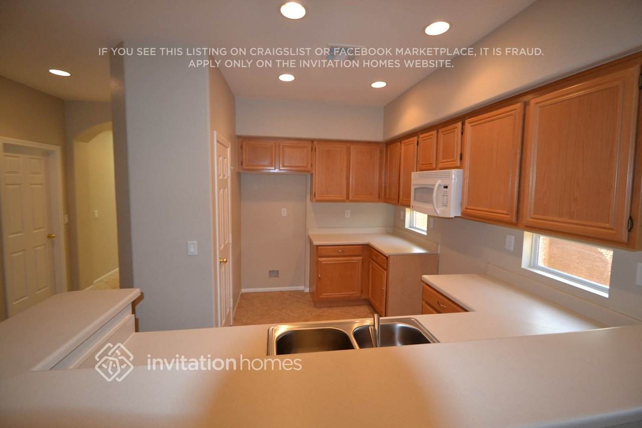 1016 Barberton Ct - Photo 5 of 10
