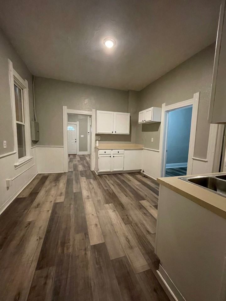 117 E Streicher St - Photo 2 of 9