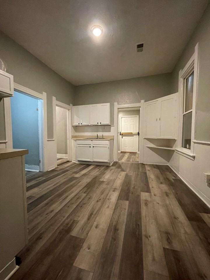 117 E Streicher St - Photo 3 of 9