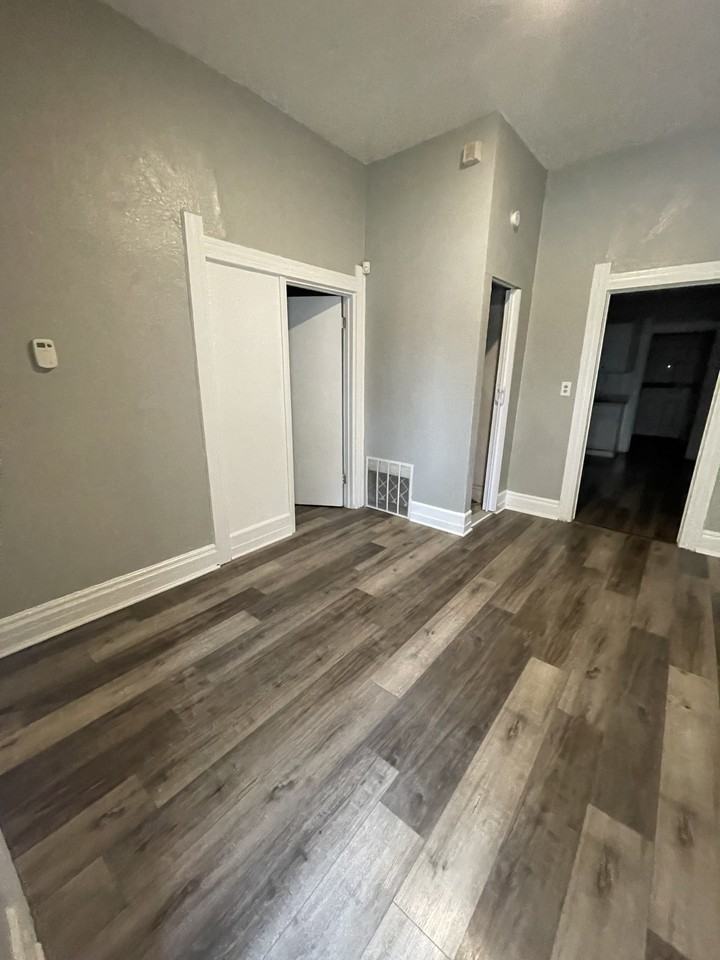 117 E Streicher St - Photo 4 of 9