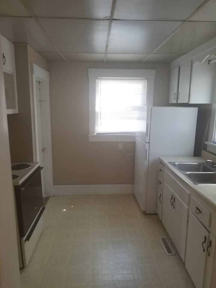200 S 12th St #1 - Photo 4 of 13