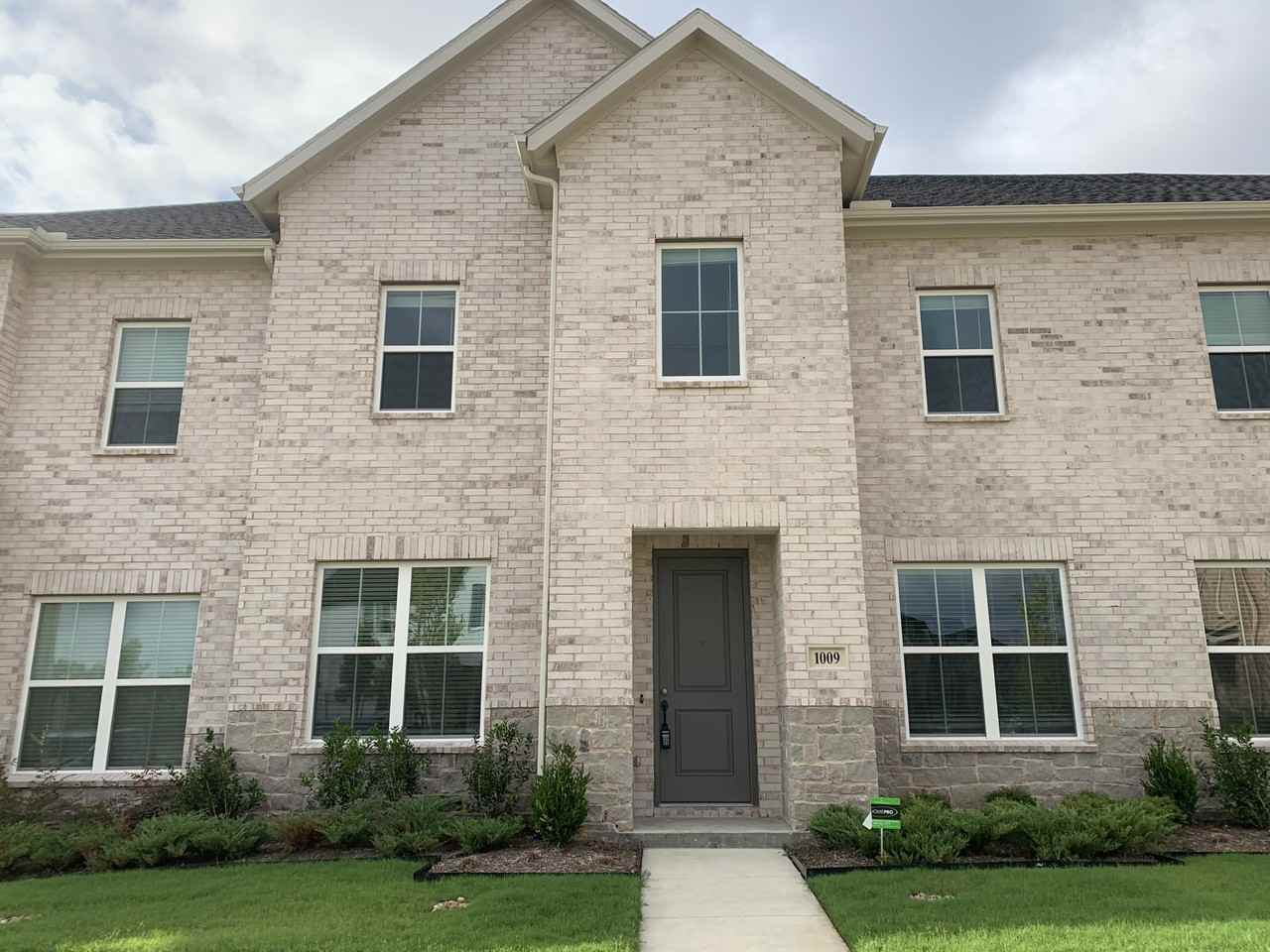 1009 Rockrose Dr #1