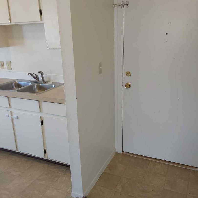 204 14th St #B - Photo 2 of 19