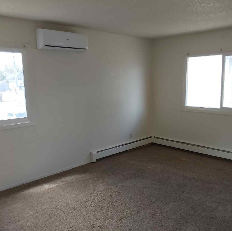 204 14th St #B - Photo 3 of 19