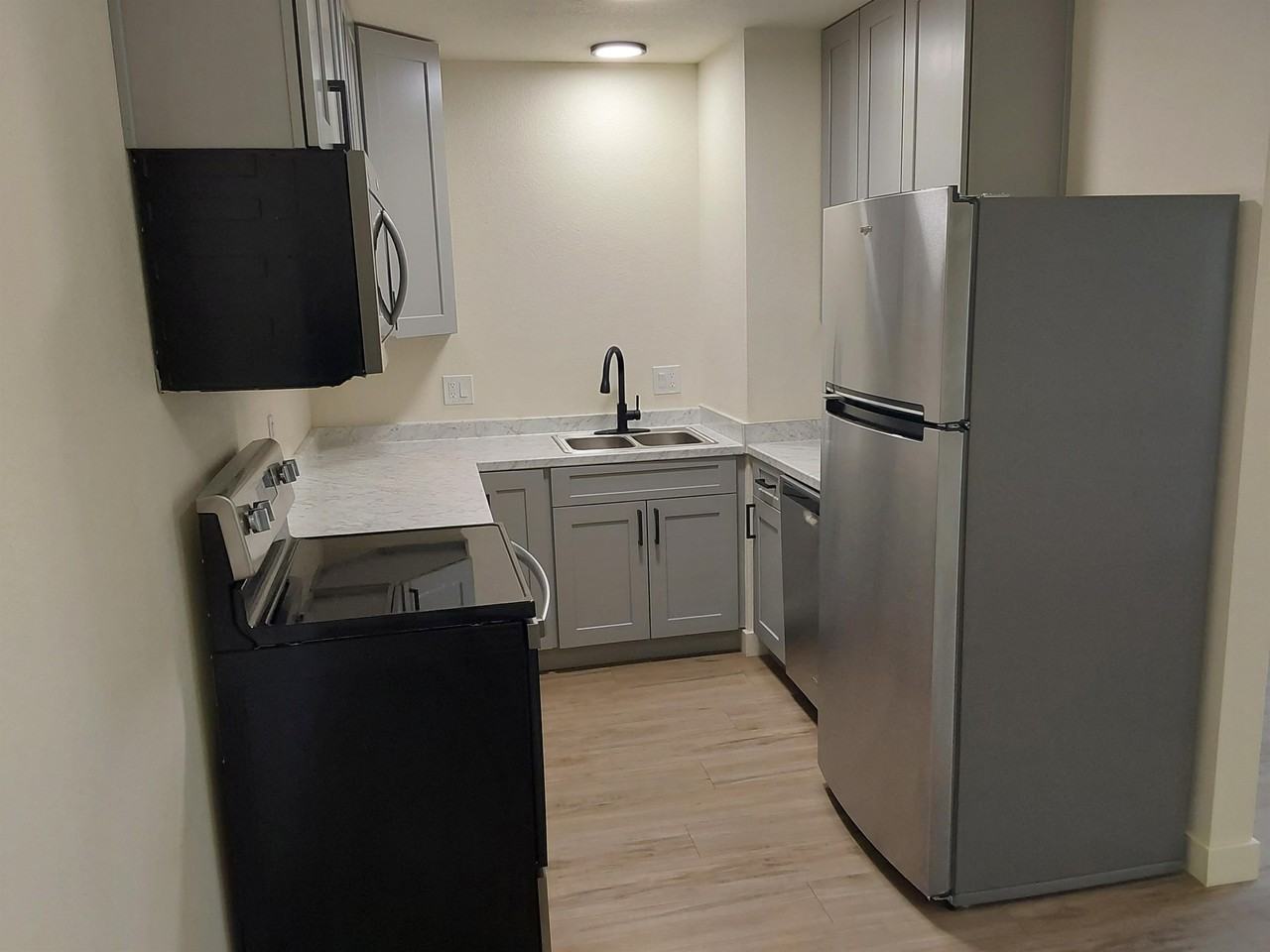 1701 Palm Dr #3 - Photo 6 of 12