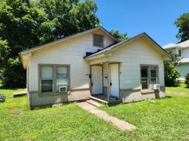 featured image of 225 N Hope St #1