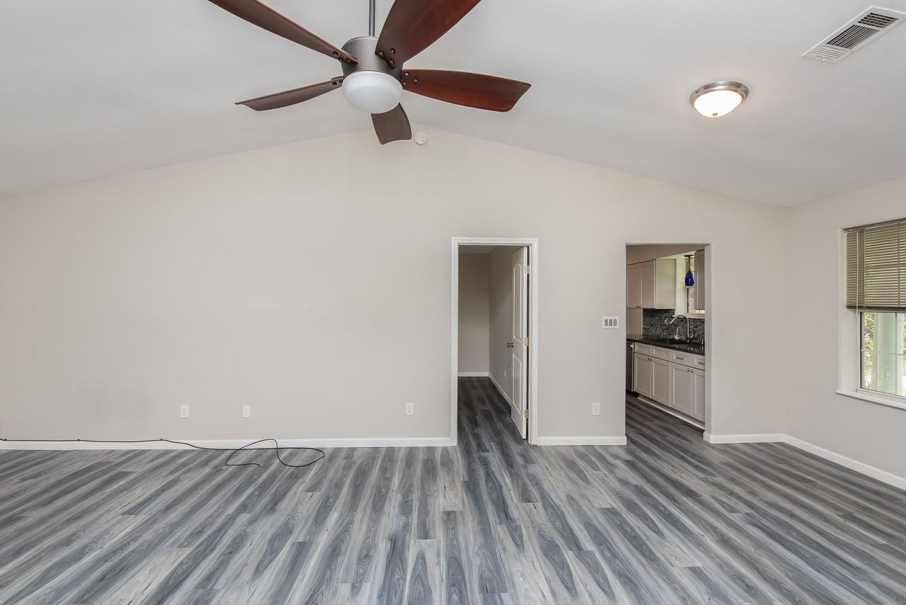 2217 N 61st Ave #1 - Photo 4 of 34
