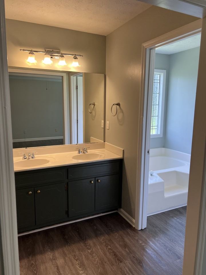 1850 Ashton Brooke Ln #1 - Photo 7 of 10