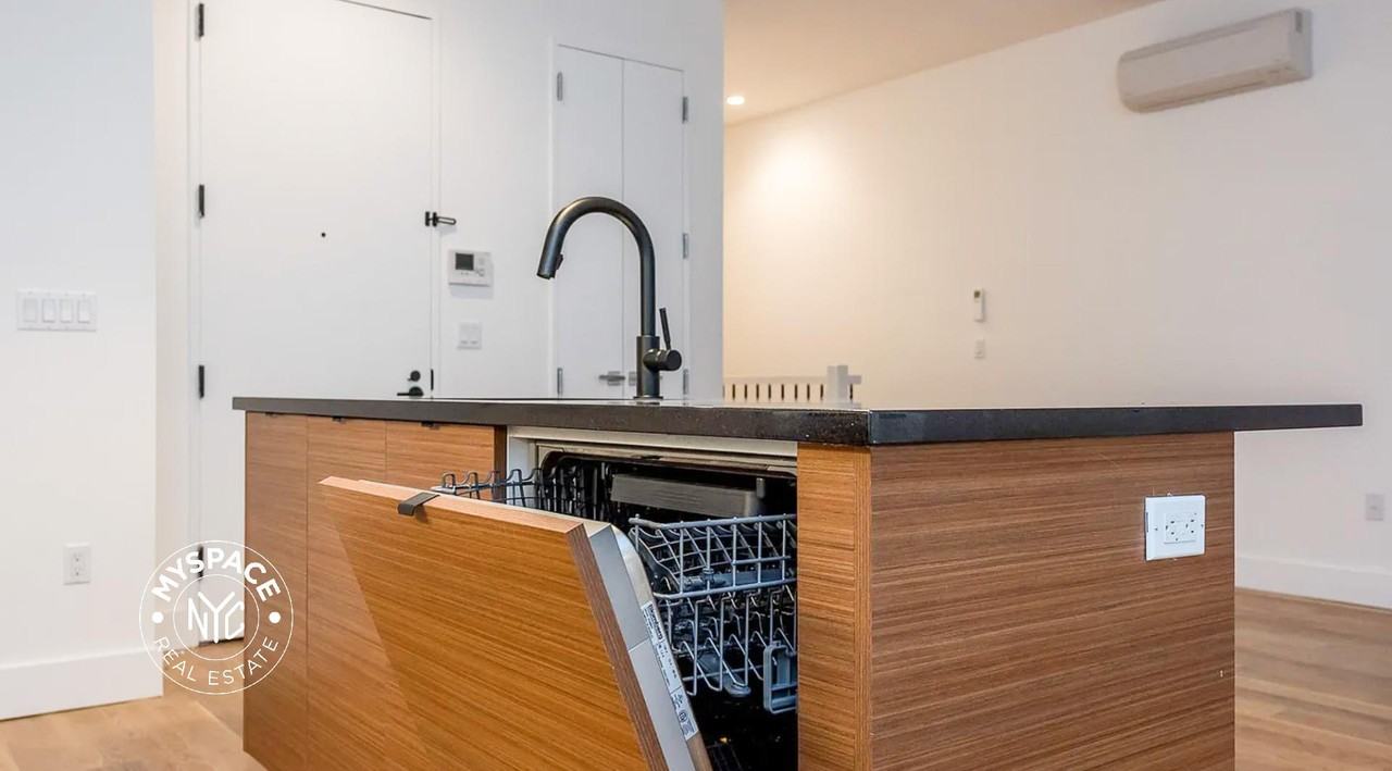 83 Winthrop St #1B - Photo 3 of 19