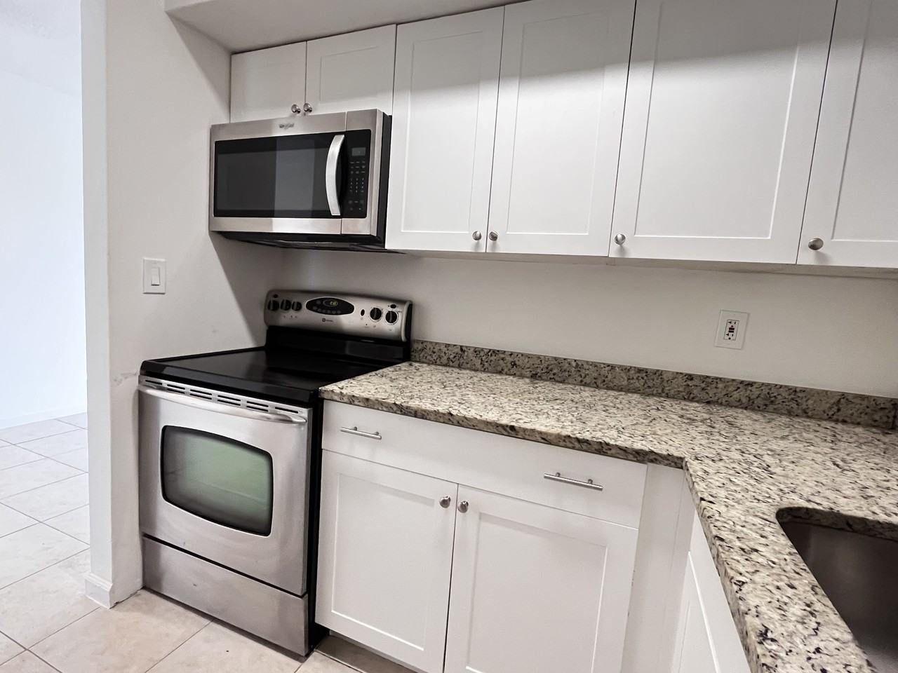 4529 Ne 21st Ave #3 - Photo 4 of 11