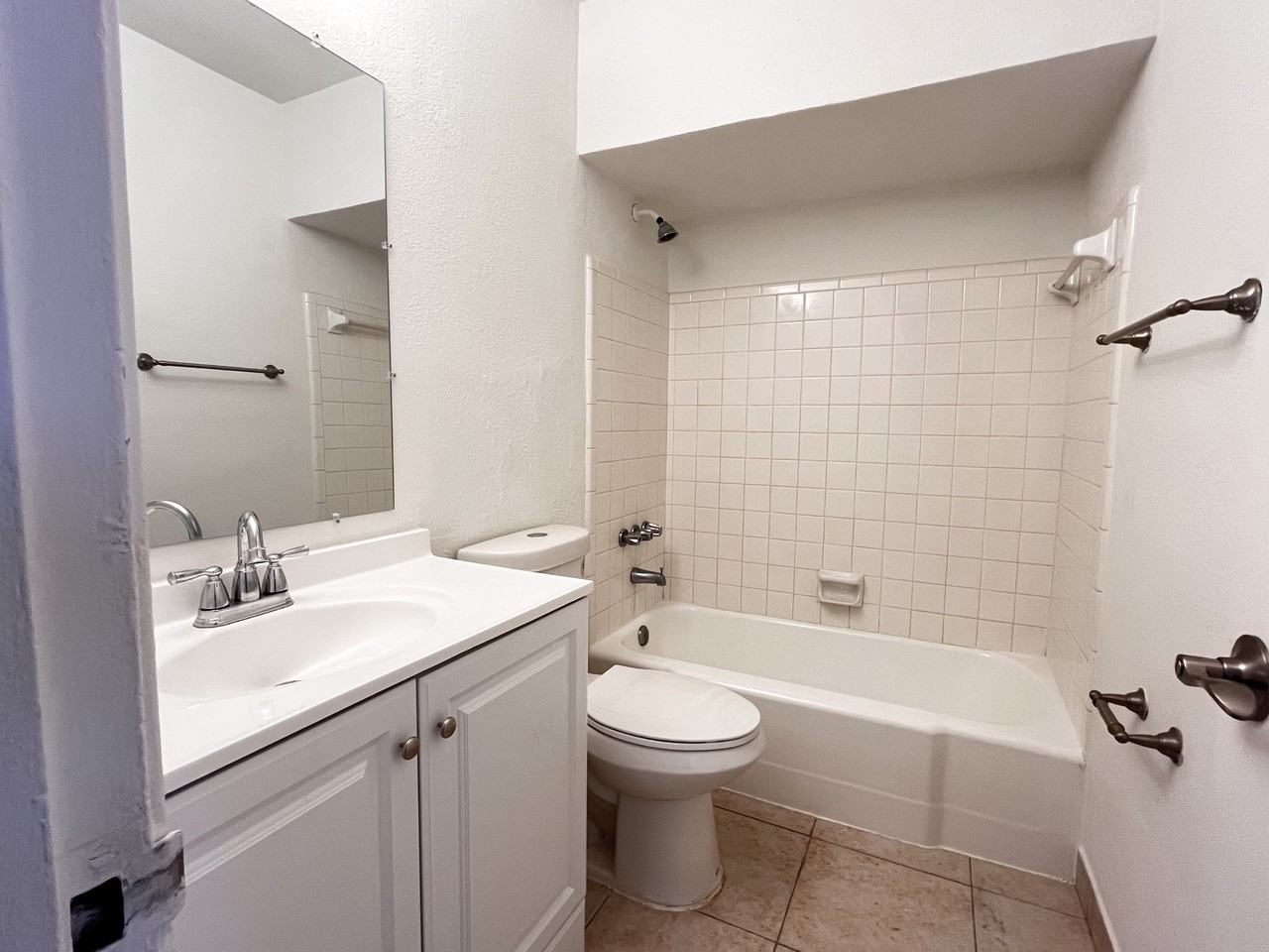 4529 Ne 21st Ave #3 - Photo 7 of 11