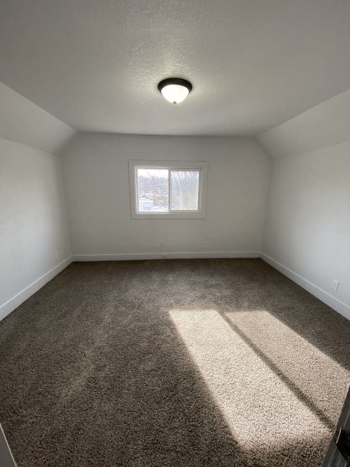 232 W Wilkins St #2UPPER - Photo 5 of 6
